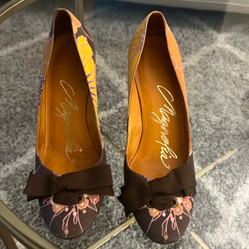 Magnolia retro floral print high heels